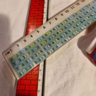 Lotto cancelleria vintage: temperino e righelli