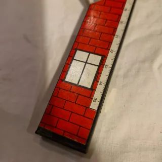 Lotto cancelleria vintage: temperino e righelli