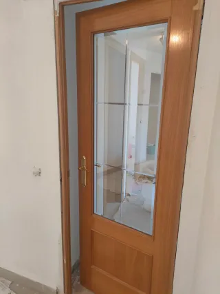 Puerta interior de madera
