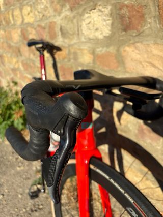 Bicicleta de carretera BH Roja