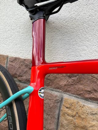 Bicicleta de carretera BH Roja