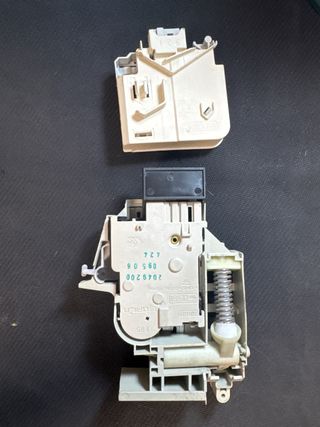 Cierre Puerta Lavadora Whirlpool Ariston