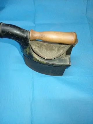 Plancha de carbón antigua pequeña