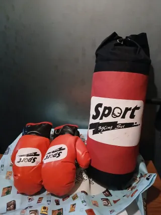 Saco y guantes boxeo infantil