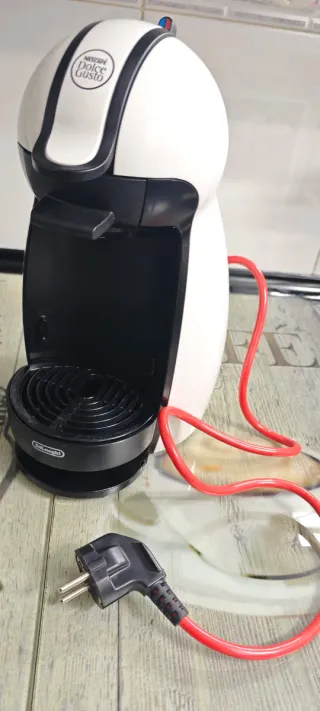 Cafetera Dolce Gusto Blanca y Negra