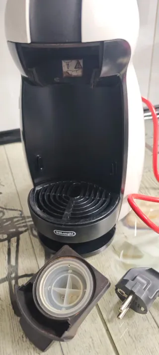 Cafetera Dolce Gusto Blanca y Negra