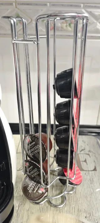 Cafetera Dolce Gusto Blanca y Negra