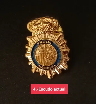 Lote artículos Policía Nacional y Málaga CF