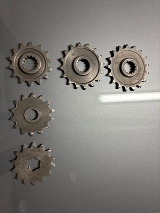 Piñones moto varias medidas.