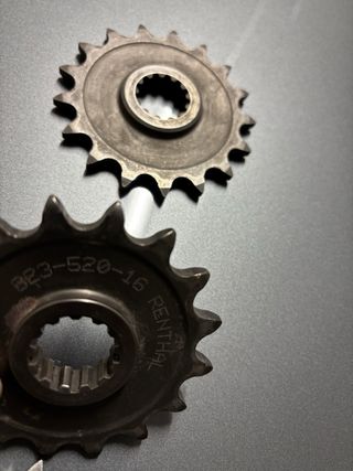 Piñones moto varias medidas.