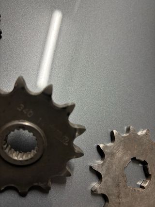 Piñones moto varias medidas.