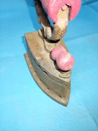 Plancha de carbón antigua Judge