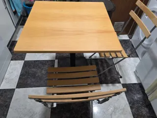 Mesa y 2 sillas de cocina madera