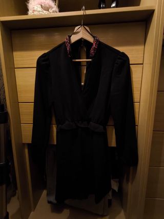 Mono corto Zara negro con pedrería