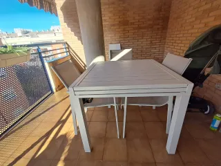 Mesa de exterior de metal gris Sklum