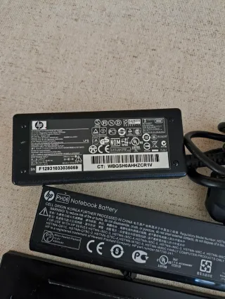 Pantalla HP 420 + Cargador y Batería