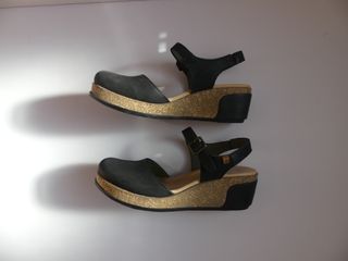 Sandalias de cuña en cuero negro El Naturalista