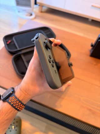 Nintendo Switch + Dock + Caricabatterie + Custodia