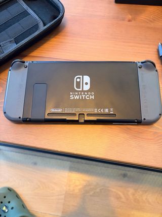 Nintendo Switch + Dock + Caricabatterie + Custodia
