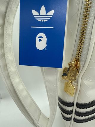 Bandolera Adidas x BAPE Blanca y Dorada