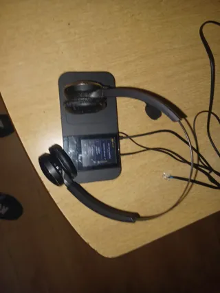 Auriculares Bluetooth con base de carga