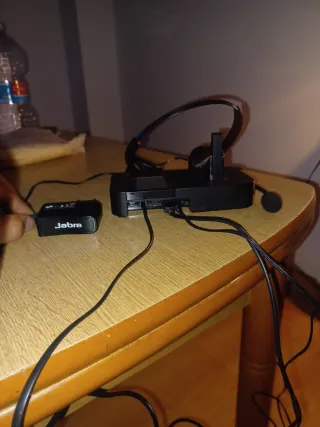 Auriculares Bluetooth con base de carga