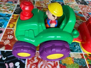 Tractor con remolque y animales