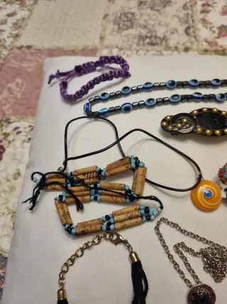 Lote bisutería variada collares pulseras