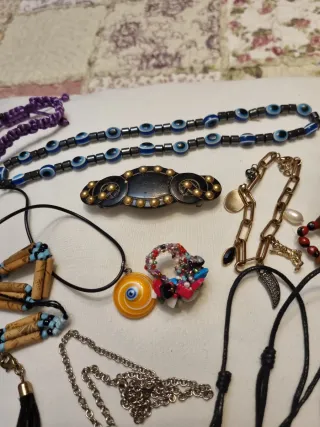 Lote bisutería variada collares pulseras