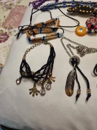 Lote bisutería variada collares pulseras