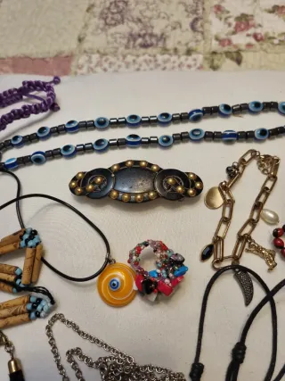 Lote bisutería variada collares pulseras