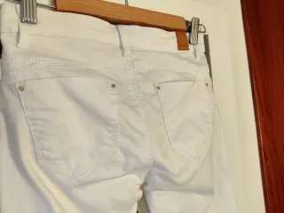 Pantalón pitillo Stradivarius blanco T.36