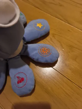 Pulpo de peluche musical