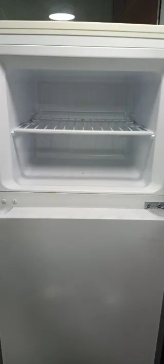 Nevera Candy Pequeña A+ 165 x 54 X 57 cm