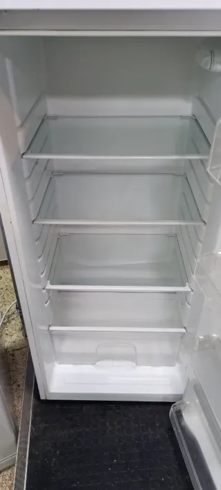 Nevera Candy Pequeña A+ 165 x 54 X 57 cm