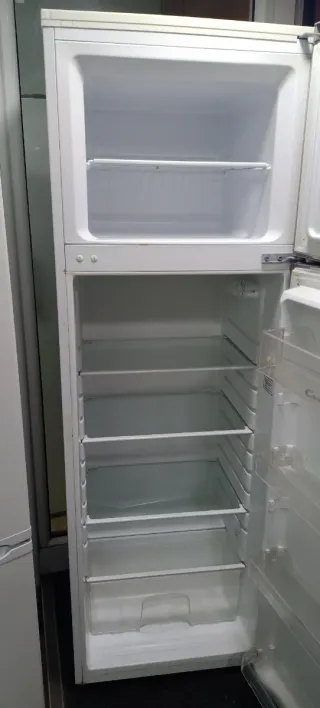 Nevera Candy Pequeña A+ 165 x 54 X 57 cm