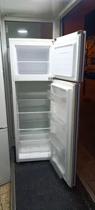 Nevera Candy Pequeña A+ 165 x 54 X 57 cm