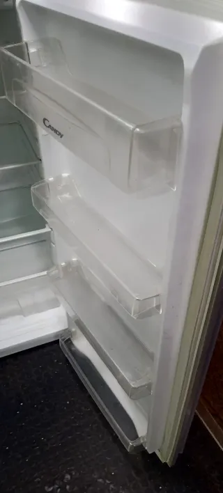 Nevera Candy Pequeña A+ 165 x 54 X 57 cm