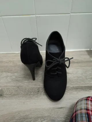 Zapatos tacón negros cordones talla 38