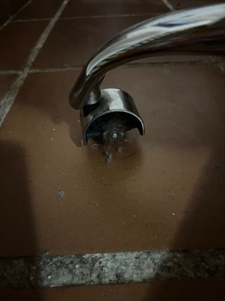 Silla de oficina blanca con ruedas