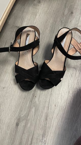 Zapatos de tacón negros