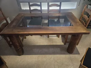 Mesa de comedor de madera