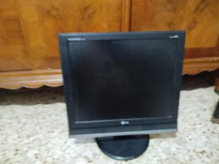 Lote 2 TV Monitor, 1 monitor e una TV LED