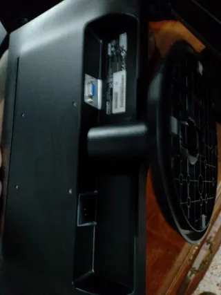 Lote 2 TV Monitor, 1 monitor e una TV LED