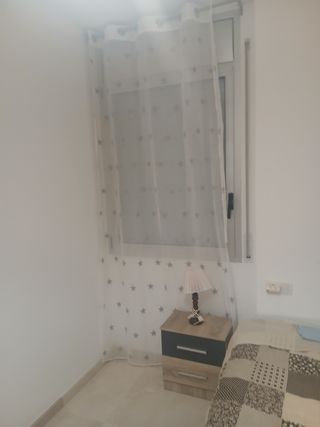 Se alquila habitación zona Químics de Girona.