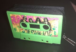 Monedero artesanal Ramones Cassette