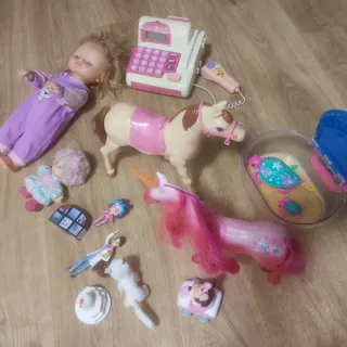 Lote 4 de varios juguetes para niña