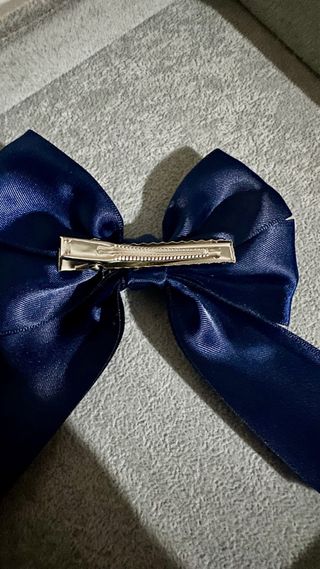 Laço azul de cetim