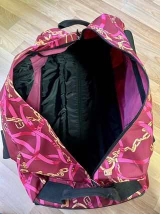 Maleta Eastpak con estampado de cadenas