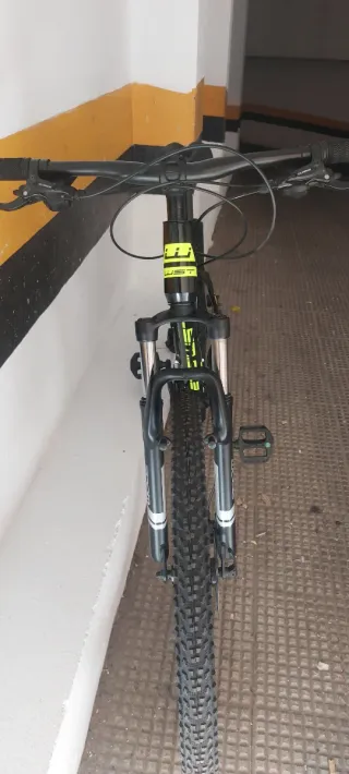 Bicicleta WST Aluminio MTB Sin Uso